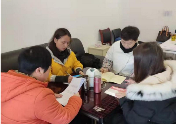 茶園路街道新都薈社區開展區域核酸檢測操作流程培訓。
