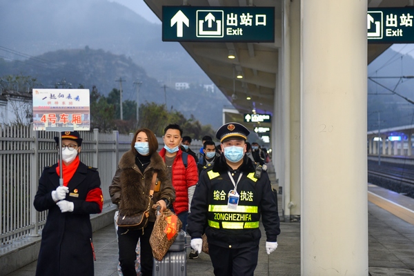 贵州桐梓600余人免费搭乘专列返岗务工