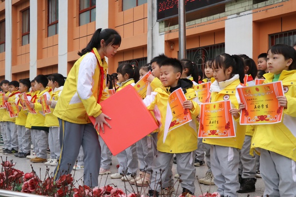 五好学生抽奖。
