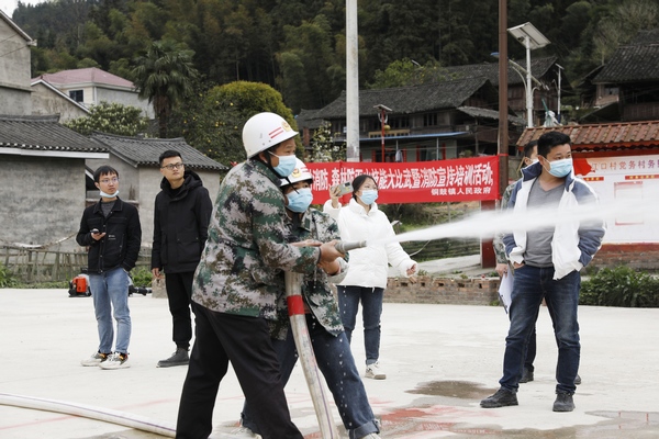 3月23日，在锦屏县铜鼓镇江口村村民正在进行消防大比武活动。
