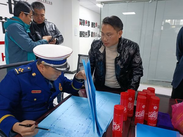检查建筑消防设计。