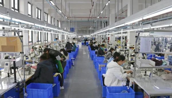 晶煌制衣有限公司生產現場。