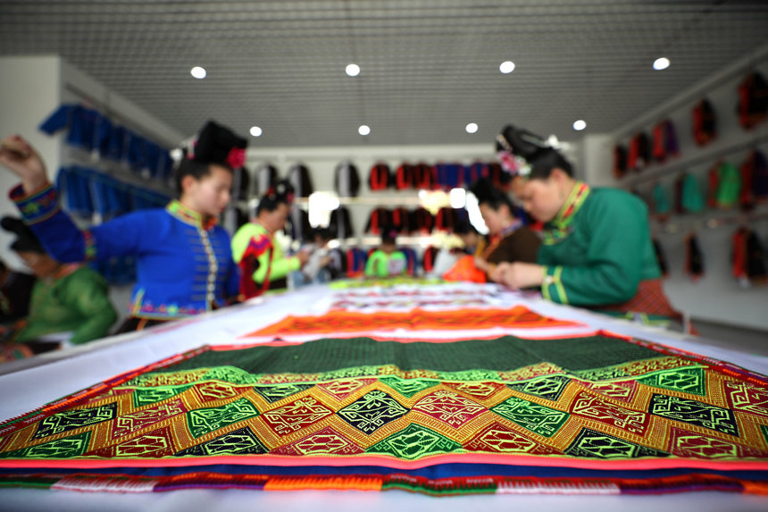 5��25�գ����帾Ů�ڹ���ʡ��կ�ؽ�Ȫ�ֵ����������������ֹ������ֹ����塣