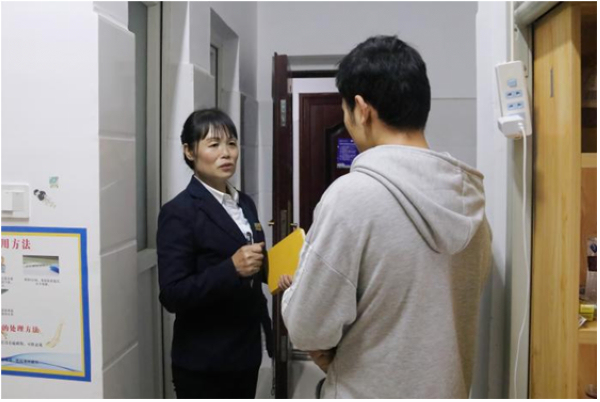 徐永珍阿姨工作照。
