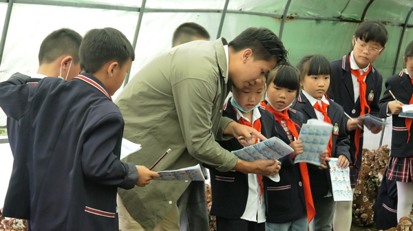 安顺经开区:研学活动走进聚福菌 开展“蘑”幻之旅。赵才骏摄