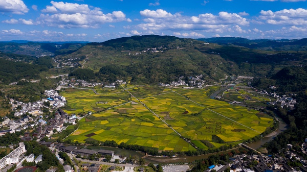 开阳县抓农村人居环境整治提升村庄颜值