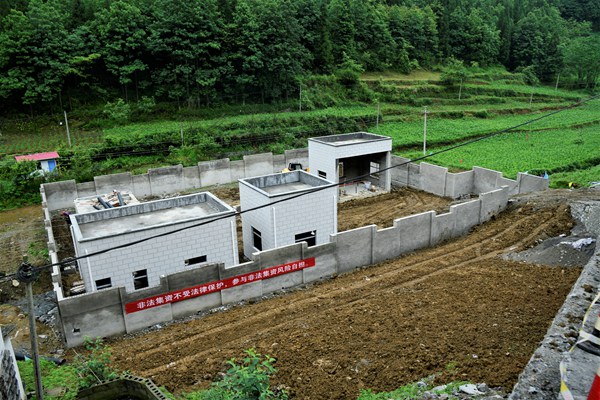 百里杜鹃：加快污水处理厂建设  提升农村人居环境。
