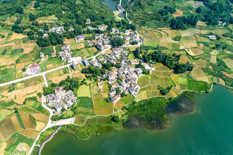2022年6月21日拍攝的貴州省黔西市綠化白族彝族鄉大海子村（無人機照片）。
