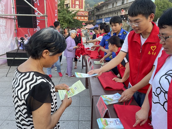 号桥禁毒文化广场开展以"推进五治工作助力乡村振兴"为主题的汇演活动