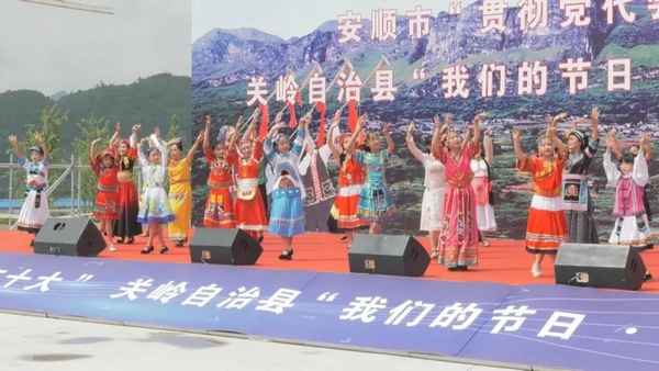 關嶺:布依兒女同歡歌 ,群眾共慶“六月六”。