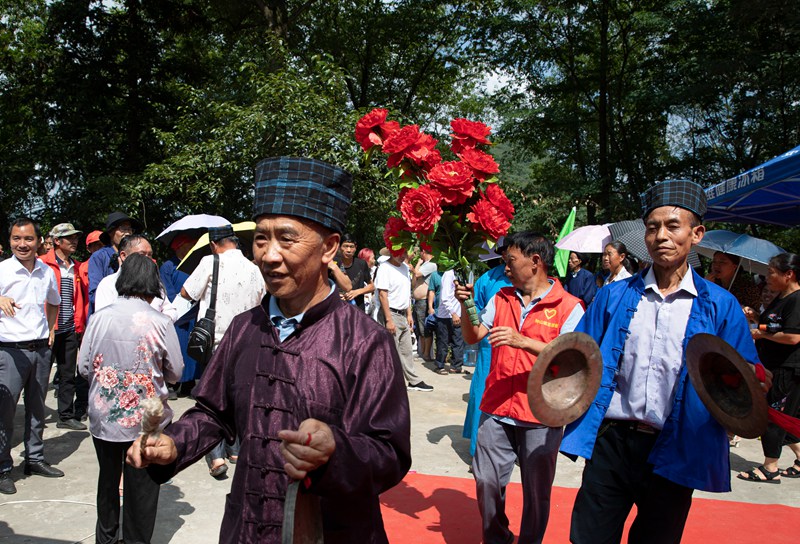 2022年7月4日，贵州省黔西市钟山镇猫山村，布依族同胞欢度“六月六”。