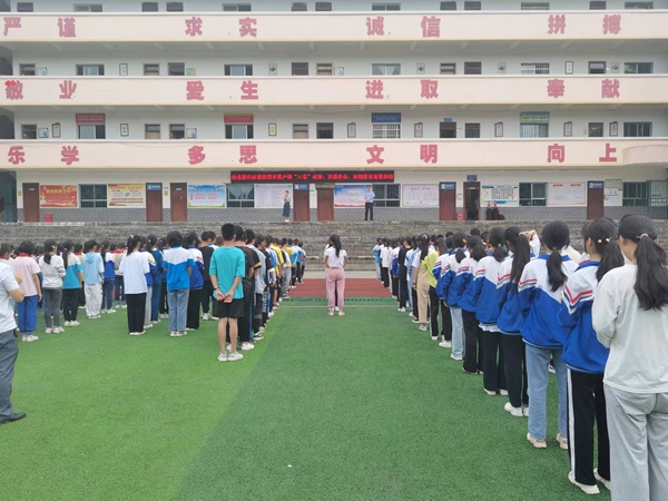 民警到南龙中学开展宣传