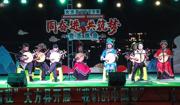 大方縣奢香古鎮民樂表演。陳慶方攝