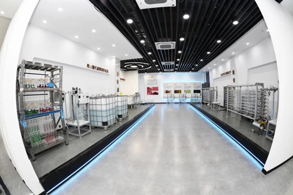 贵州中铭生物科技有限公司设备展示厅。
