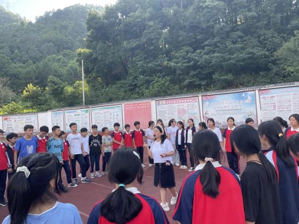 三都县第三中学现场。