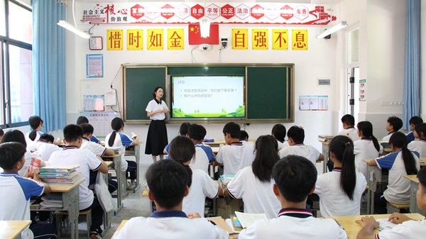 三都县第五中学现场。