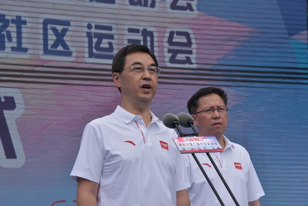 贵州省体育局副局长王华平宣布仪式启动。