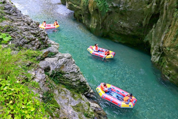 水银河游客漂流。