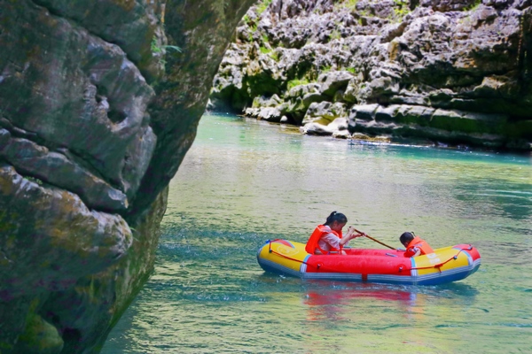 水银河游客漂流。
