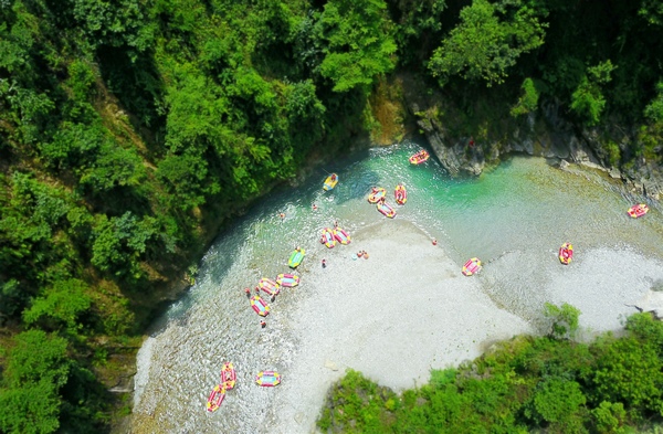 水银河游客漂流。