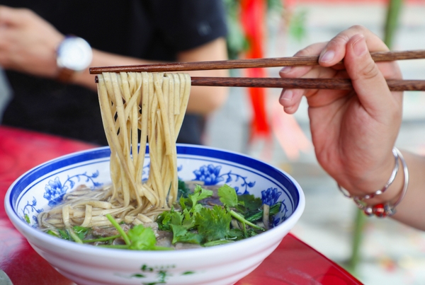 香喷喷的白茶面条。