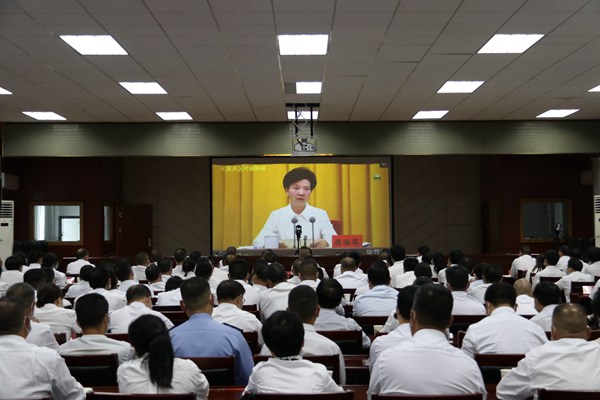 省委省政府推动毕节高质量发展大会——七星关区第二分会场参会者仔细聆听谌贻琴书记讲话。