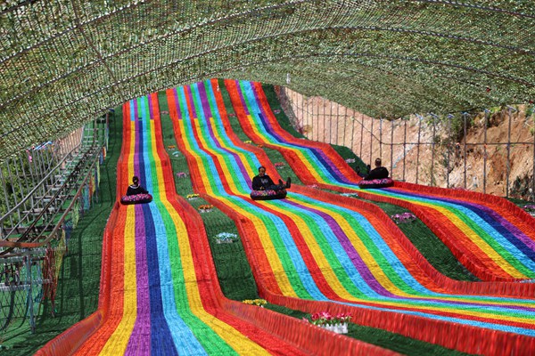 最美彩虹滑道。