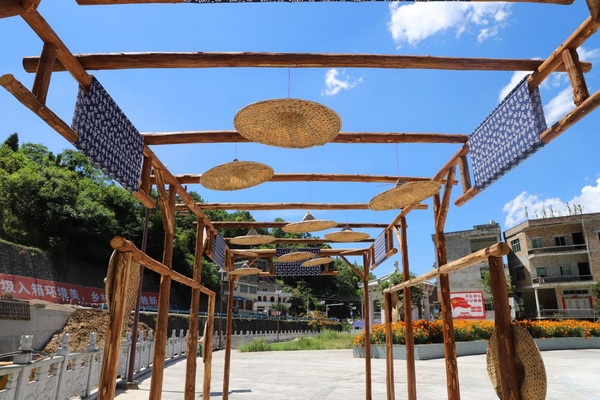 民族文化广场的示范建设。