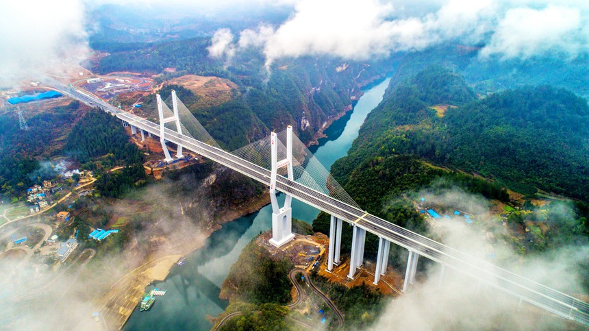 兰海高速遵贵扩容项目楠木渡乌江大桥。贵州省交通运输厅供图