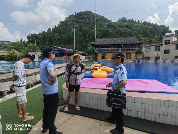 1.安顺市平坝区公安局鼓楼派出所民警检查水上娱乐安全管理措施、进一步压实“防溺水、保安全”责任。