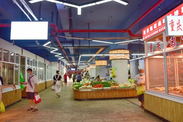 8.改造后的大理石路農貿市場。