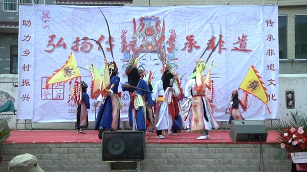 安顺经开区西航办组织开展“弘扬传统·传承非遗”地戏活动。
