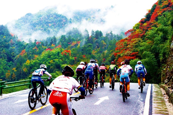 环梵净山自行车挑战赛。贵州省体育局供图