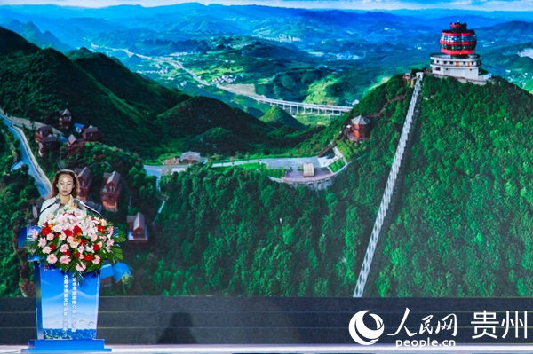 六盘水市文化广电旅游局现场发布系列活动及线路。人民网 龙章榆 摄