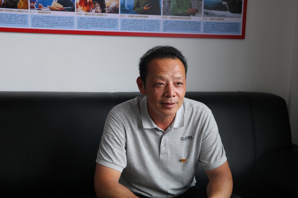 貴州民族大學駐村第一書記王燁。