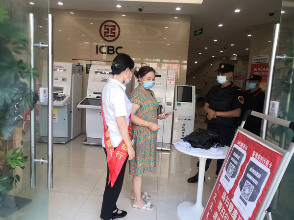 耐心询问客户情况。工行遵义习水红城支行提供