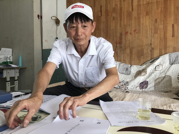 桐梓县九坝镇蒲家小学退休教师黄金龙为困难学生资助的相关记录。