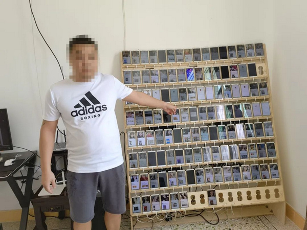犯罪嫌疑人指认现场。