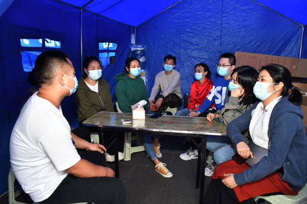 凯里市第一人民医院医护人员准备就绪。