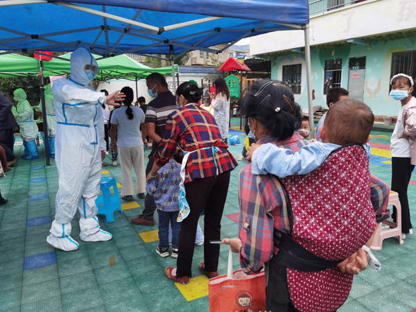 3--图为安顺市公安局--民警维持现场秩序。安顺市公安局供图