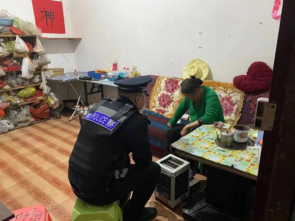 老人疫情期间突发疾病，民警及时救助化险为夷。