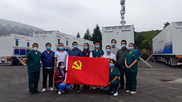 黎平县卫生健康系统党员干部在贵阳抗疫一线。