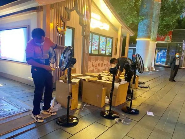 直擊筑城廣場方艙檢測點現場。