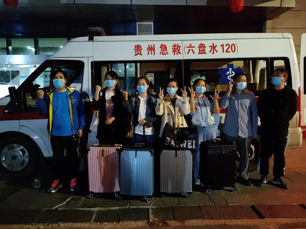 9月3日零点，盘江煤电集团医院5名检验科医务人员组成第一批“战士”出征贵阳。盘江煤电集团供图