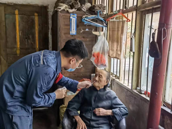 遵義供電局青年志願者助力防疫檢測“加速度”。