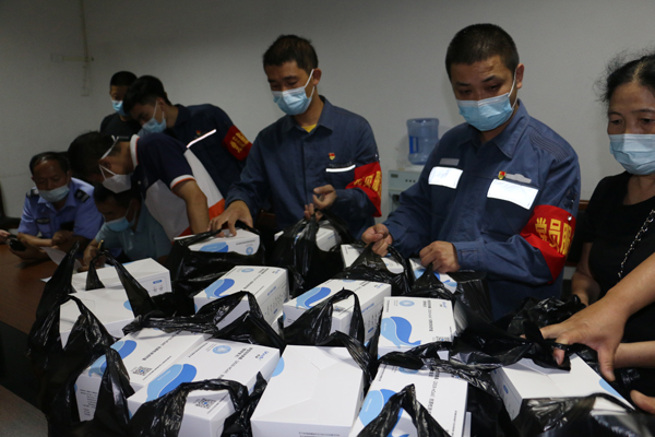 遵義供電局青年志願者助力防疫檢測“加速度”。