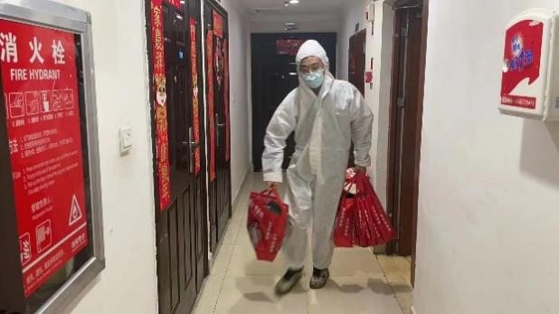 奋战在疫情防控一线的华贵人。