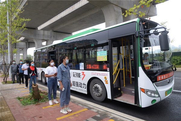 2022年9月11日，清镇市解封不解防公共交通线路逐步恢复运营。