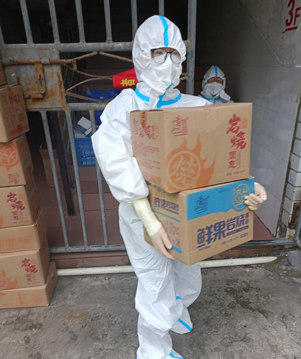 身穿防护服的孙娜娜。