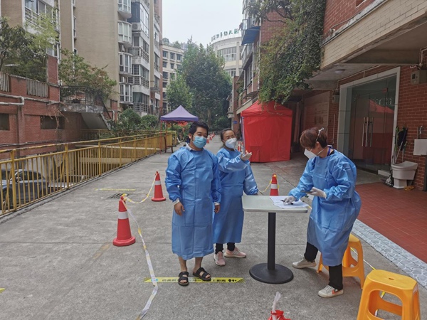 贵州中建科研院志愿者持续坚守战“疫”一线 (2)